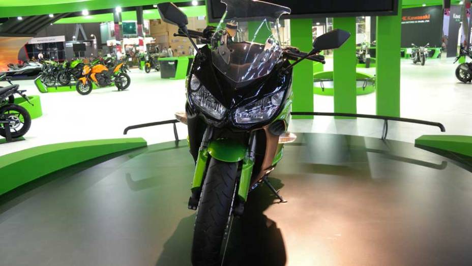 Para-brisa é ajustável | <a href="https://preprod.quatrorodas.abril.com.br/moto/noticias/kawasaki-tera-nova-integrante-familia-ninja-642159.shtml" rel="migration">Leia mais</a>