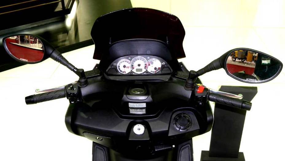 Marca quer importar modelos de alta cilindrada | <a href="https://preprod.quatrorodas.abril.com.br/moto/noticias/kawasaki-ingressa-segmento-scooters-642233.shtml" rel="migration">Leia mais</a>