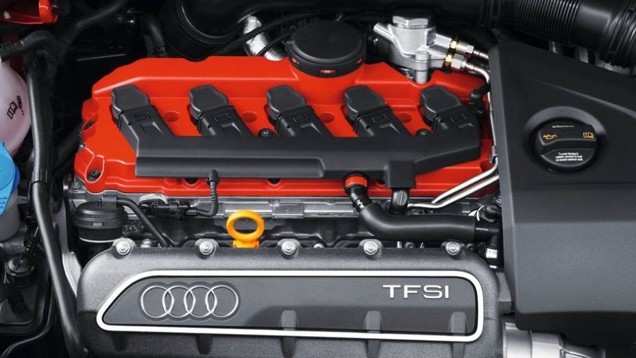 Motor 2.5 tem 340 cv de potência | <a href="https://preprod.quatrorodas.abril.com.br/noticias/audi-rs3-sportback-chega-ao-brasil-r-298-mil-304559_p.shtml" rel="migration">Leia mais</a>