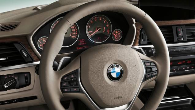 <a href="https://preprod.quatrorodas.abril.com.br/carros/lancamentos/bmw-serie-3-643331.shtml" rel="migration">Leia Mais</a> <a href="https://preprod.quatrorodas.abril.com.br/carros/lancamentos/bmw-serie-3-643331.shtml" rel="migration">Leia Mais</a>