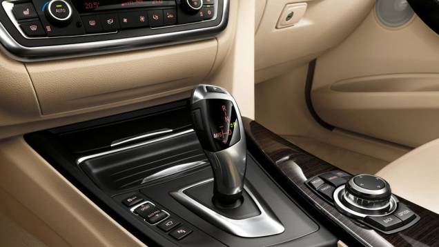 <a href="https://preprod.quatrorodas.abril.com.br/carros/lancamentos/bmw-serie-3-643331.shtml" rel="migration">Leia Mais</a> <a href="https://preprod.quatrorodas.abril.com.br/carros/lancamentos/bmw-serie-3-643331.shtml" rel="migration">Leia Mais</a>
