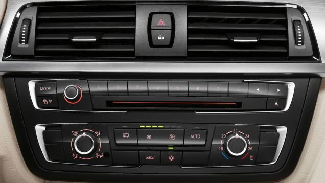 <a href="https://preprod.quatrorodas.abril.com.br/carros/lancamentos/bmw-serie-3-643331.shtml" rel="migration">Leia Mais</a> <a href="https://preprod.quatrorodas.abril.com.br/carros/lancamentos/bmw-serie-3-643331.shtml" rel="migration">Leia Mais</a>