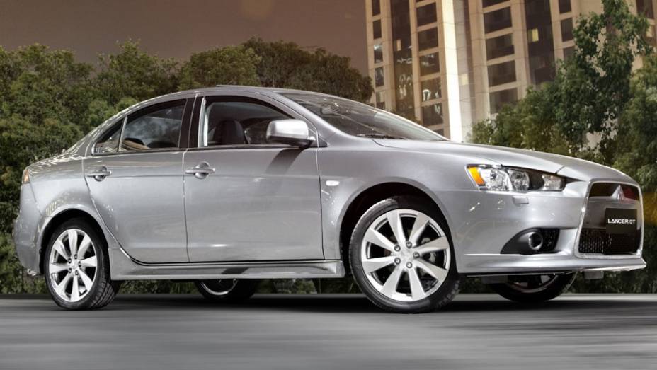Ma&ccedil;anetas e espelhos retrovisores s&atilde;o da cor da carroceria | <a href="https://preprod.quatrorodas.abril.com.br/carros/lancamentos/mitsubishi-lancer-644557.shtml" rel="migration">Leia mais</a>