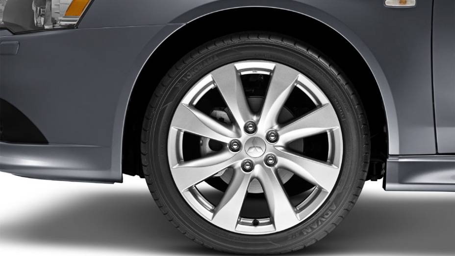 Rodas s&atilde;o de 18 polegadas | <a href="https://preprod.quatrorodas.abril.com.br/carros/lancamentos/mitsubishi-lancer-644557.shtml" rel="migration">Leia mais</a>