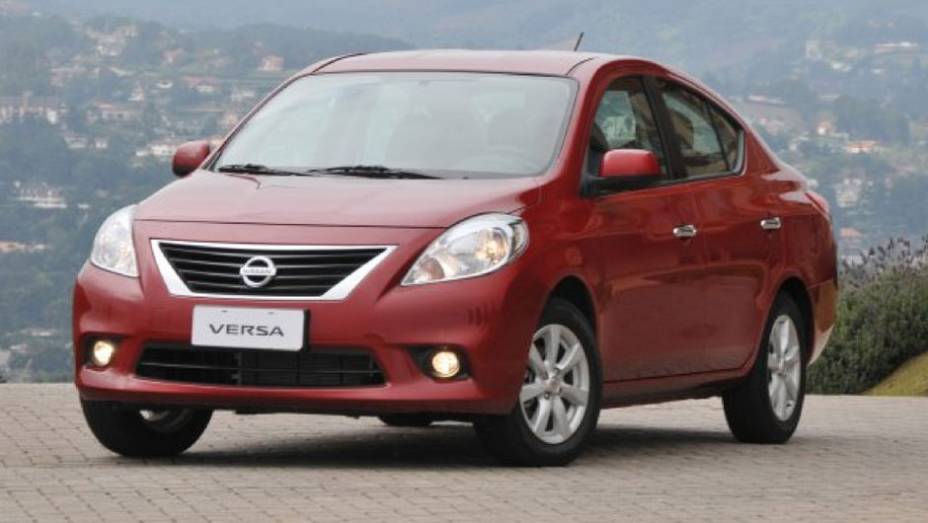 O Versa vai concorrer com Siena, Logan e Voyage. | <a href="https://preprod.quatrorodas.abril.com.br/carros/lancamentos/nissan-versa-644769.shtml" rel="migration">Leia mais</a>