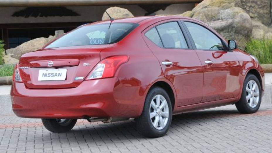 Espa&ccedil;o &eacute; o que n&atilde;o falta para passageiros e bagagem | <a href="https://preprod.quatrorodas.abril.com.br/carros/lancamentos/nissan-versa-644769.shtml" rel="migration">Leia mais</a>