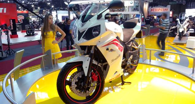 Modelo começa a ser vendido em fevereiro de 2012 | <a href="https://preprod.quatrorodas.abril.com.br/moto/noticias/dafra-mostra-daelim-roadwin-250r-642149.shtml" rel="migration">Leia mais</a> Modelo começa a ser vendido em fevereiro de 2012 | <a href="https://preprod.quatrorodas.abril.com.br/moto/noticias/dafra-mostra-daelim-roadwin-250r-642149.shtml" rel="migration">Leia mais</a>