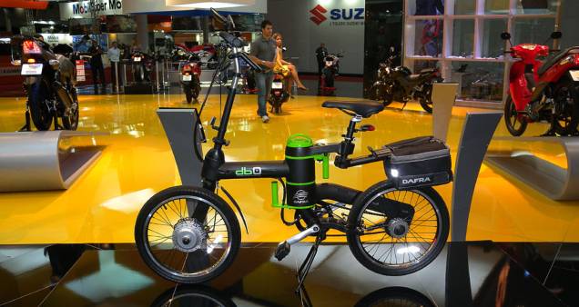 Para carregá-la, basta plugá-la em qualquer tomada | <a href="https://preprod.quatrorodas.abril.com.br/moto/noticias/dafra-apresenta-bicicleta-eletrica-db0-642362.shtml" rel="migration">Leia mais</a> Para carregá-la, basta plugá-la em qualquer tomada | <a href="https://preprod.quatrorodas.abril.com.br/moto/noticias/dafra-apresenta-bicicleta-eletrica-db0-642362.shtml" rel="migration">Leia mais</a>