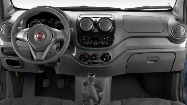 Console em preto identifica versão de entrada. <a href="https://preprod.quatrorodas.abril.com.br/carros/lancamentos/novo-fiat-palio-645462.shtml" rel="migration">Leia mais</a> Console em preto identifica versão de entrada. <a href="https://preprod.quatrorodas.abril.com.br/carros/lancamentos/novo-fiat-palio-645462.shtml" rel="migration">Leia mais</a>