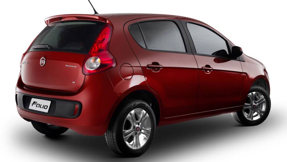 Vinco percorre toda a lateral da carroceria. <a href="https://preprod.quatrorodas.abril.com.br/carros/lancamentos/novo-fiat-palio-645462.shtml" rel="migration">Leia mais</a> Vinco percorre toda a lateral da carroceria. <a href="https://preprod.quatrorodas.abril.com.br/carros/lancamentos/novo-fiat-palio-645462.shtml" rel="migration">Leia mais</a>