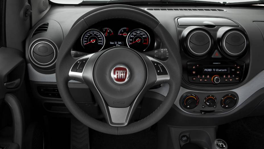 Carro também teve mudanças por dentro. <a href="https://preprod.quatrorodas.abril.com.br/carros/lancamentos/novo-fiat-palio-645462.shtml" rel="migration">Leia mais</a>