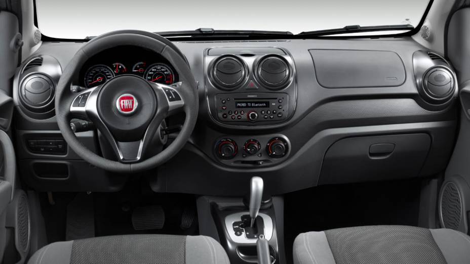 Versão conta com detalhes em cinza no console e pode ter câmbio Dualogic. <a href="https://preprod.quatrorodas.abril.com.br/carros/lancamentos/novo-fiat-palio-645462.shtml" rel="migration">Leia mais</a> Versão conta com detalhes em cinza no console e pode ter câmbio Dualogic. <a href="https://preprod.quatrorodas.abril.com.br/carros/lancamentos/novo-fiat-palio-645462.shtml" rel="migration">Leia mais</a>