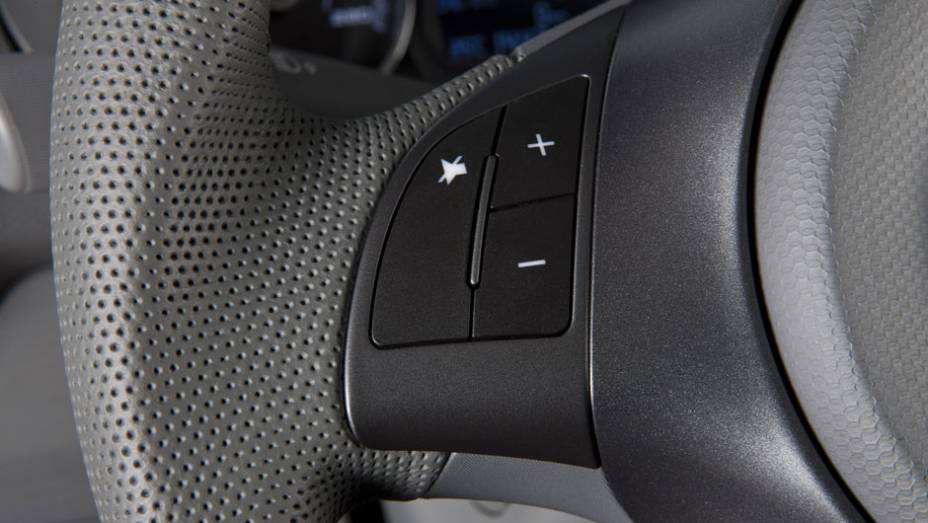 Comandos do rádio no volante são opcionais. <a href="https://preprod.quatrorodas.abril.com.br/carros/lancamentos/novo-fiat-palio-645462.shtml" rel="migration">Leia mais</a> Comandos do rádio no volante são opcionais. <a href="https://preprod.quatrorodas.abril.com.br/carros/lancamentos/novo-fiat-palio-645462.shtml" rel="migration">Leia mais</a>