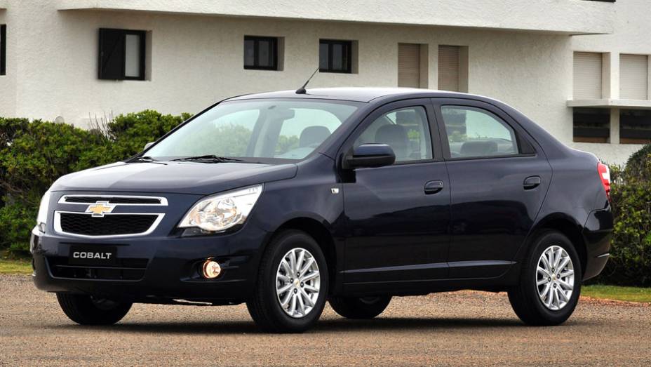Com ares de Agile Sedan, ele chega para brigar com Logan e Versa. <a href="https://preprod.quatrorodas.abril.com.br/carros/lancamentos/chevrolet-cobalt-645517.shtml" rel="migration">Leia mais</a>