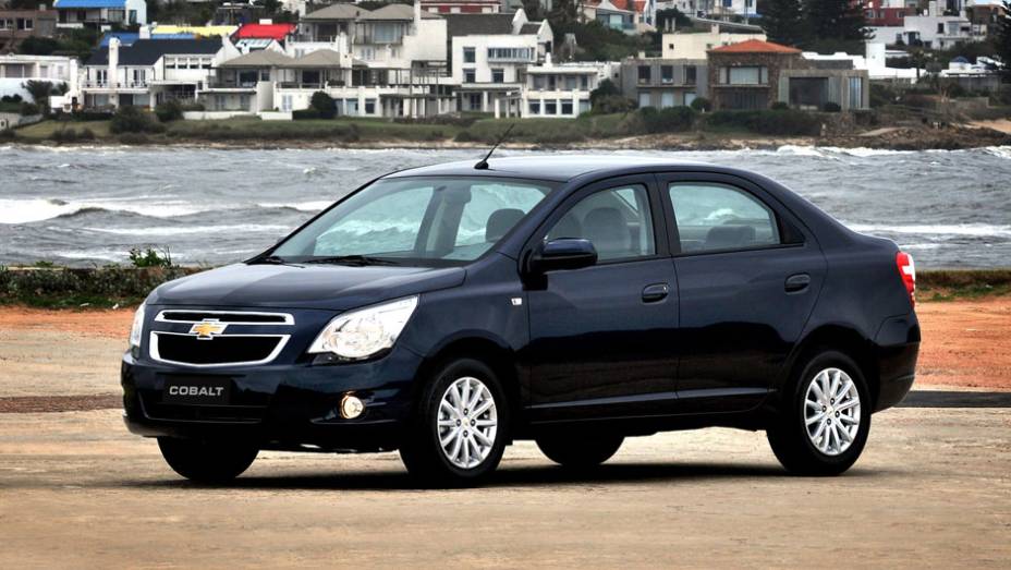 O desenho da frente segue a tend&ecirc;ncia de estilo mundial da Chevrolet. <a href="https://preprod.quatrorodas.abril.com.br/carros/lancamentos/chevrolet-cobalt-645517.shtml" rel="migration">Leia mais</a>