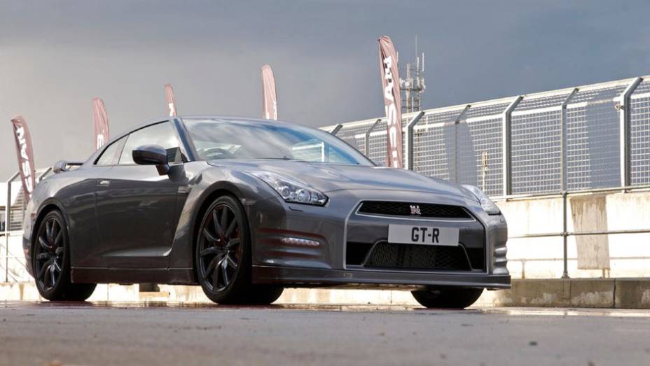 Pot&ecirc;ncia passou de 530 cv para 550 cv | <a href="https://preprod.quatrorodas.abril.com.br/noticias/nissan-faz-melhorias-gt-r-306767_p.shtml" rel="migration">Leia mais</a>