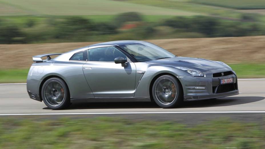 O GT-R 2012 come&ccedil;a a ser vendido no Jap&atilde;o em 24 de novembro | <a href="https://preprod.quatrorodas.abril.com.br/noticias/nissan-faz-melhorias-gt-r-306767_p.shtml" rel="migration">Leia mais</a>