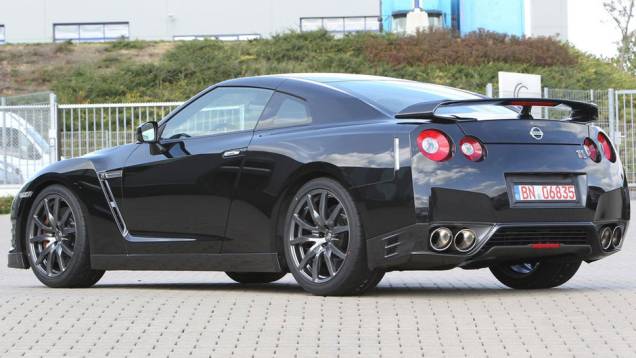 <a href="https://preprod.quatrorodas.abril.com.br/noticias/nissan-faz-melhorias-gt-r-306767_p.shtml" rel="migration">Leia mais</a> <a href="https://preprod.quatrorodas.abril.com.br/noticias/nissan-faz-melhorias-gt-r-306767_p.shtml" rel="migration">Leia mais</a>