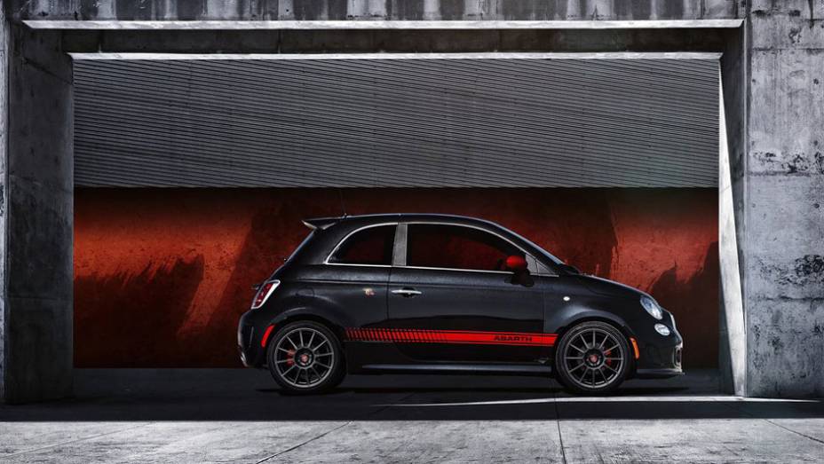 160 cavalos movem o Abarth | <a href="https://preprod.quatrorodas.abril.com.br/reportagens/salao/fiat-500-abarth-646523.shtml" rel="migration">Leia mais</a> 160 cavalos movem o Abarth | <a href="https://preprod.quatrorodas.abril.com.br/reportagens/salao/fiat-500-abarth-646523.shtml" rel="migration">Leia mais</a>