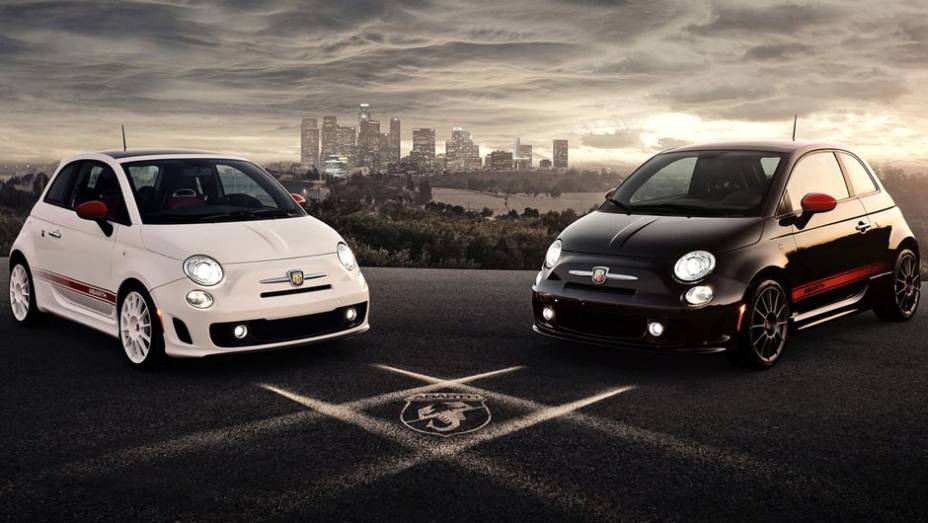 Op&ccedil;&atilde;o de rodas de 17 polegadas tamb&eacute;m est&aacute; dispon&iacute;vel | <a href="https://preprod.quatrorodas.abril.com.br/reportagens/salao/fiat-500-abarth-646523.shtml" rel="migration">Leia mais</a>