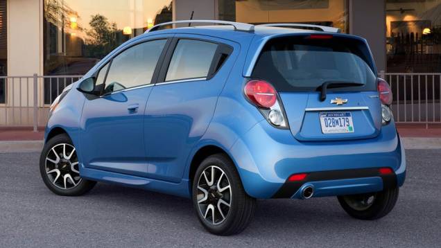 Modelo acomoda quatro passageiros | <a href="https://preprod.quatrorodas.abril.com.br/reportagens/salao/chevrolet-spark-646704.shtml" rel="migration">Leia mais</a> Modelo acomoda quatro passageiros | <a href="https://preprod.quatrorodas.abril.com.br/reportagens/salao/chevrolet-spark-646704.shtml" rel="migration">Leia mais</a>