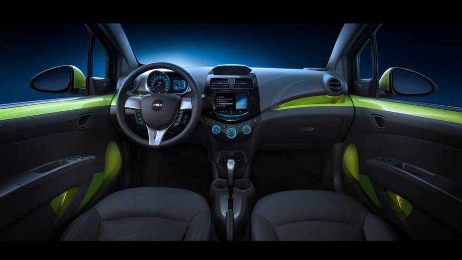 Espa&ccedil;o interno do compacto &eacute; generoso | <a href="https://preprod.quatrorodas.abril.com.br/reportagens/salao/chevrolet-spark-646704.shtml" rel="migration">Leia mais</a>
