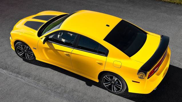 Modelo conta com decalques específicos da edição | <a href="https://preprod.quatrorodas.abril.com.br/salao-do-automovel/2012/carros/charger-srt8-super-bee-703995.shtml" rel="migration">Leia mais</a> Modelo conta com decalques específicos da edição | <a href="https://preprod.quatrorodas.abril.com.br/salao-do-automovel/2012/carros/charger-srt8-super-bee-703995.shtml" rel="migration">Leia mais</a>