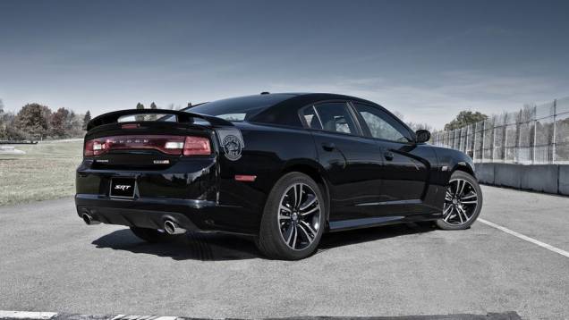 Rodas de 20 polegadas equipam o Super Bee | <a href="https://preprod.quatrorodas.abril.com.br/salao-do-automovel/2012/carros/charger-srt8-super-bee-703995.shtml" rel="migration">Leia mais</a> Rodas de 20 polegadas equipam o Super Bee | <a href="https://preprod.quatrorodas.abril.com.br/salao-do-automovel/2012/carros/charger-srt8-super-bee-703995.shtml" rel="migration">Leia mais</a>