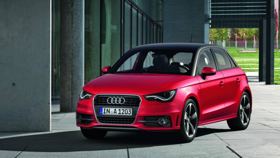 As duas portas extras n&atilde;o prejudicaram o design do A1 | <a href="https://preprod.quatrorodas.abril.com.br/carros/lancamentos/audi-a1-sportback-646768.shtml" rel="migration">Leia mais</a>