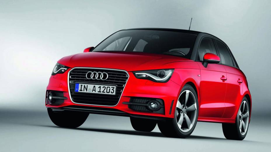 Com o pacote S-Line, o A1 Sportback fica ainda mais bonito | <a href="https://preprod.quatrorodas.abril.com.br/carros/lancamentos/audi-a1-sportback-646768.shtml" rel="migration">Leia mais</a>