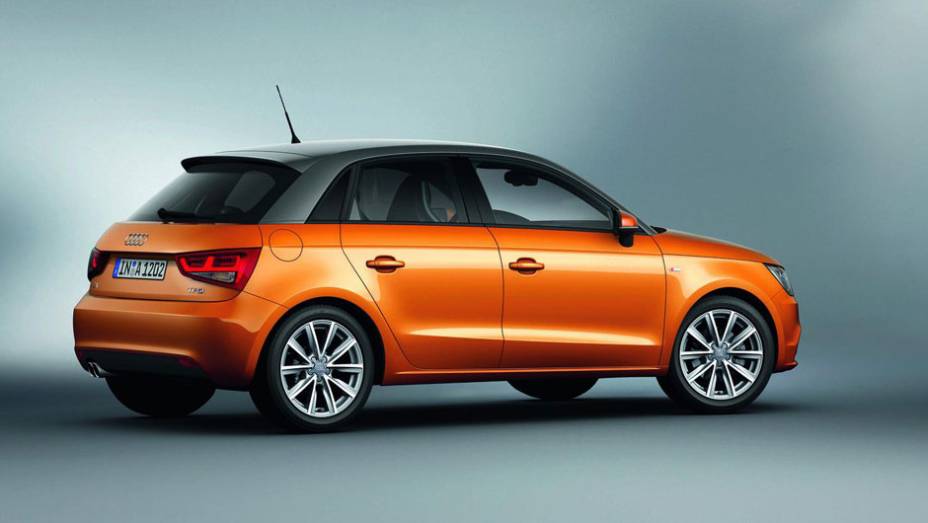 A cor Samoa Orange &eacute; uma exclusividade do novo modelo | <a href="https://preprod.quatrorodas.abril.com.br/carros/lancamentos/audi-a1-sportback-646768.shtml" rel="migration">Leia mais</a>
