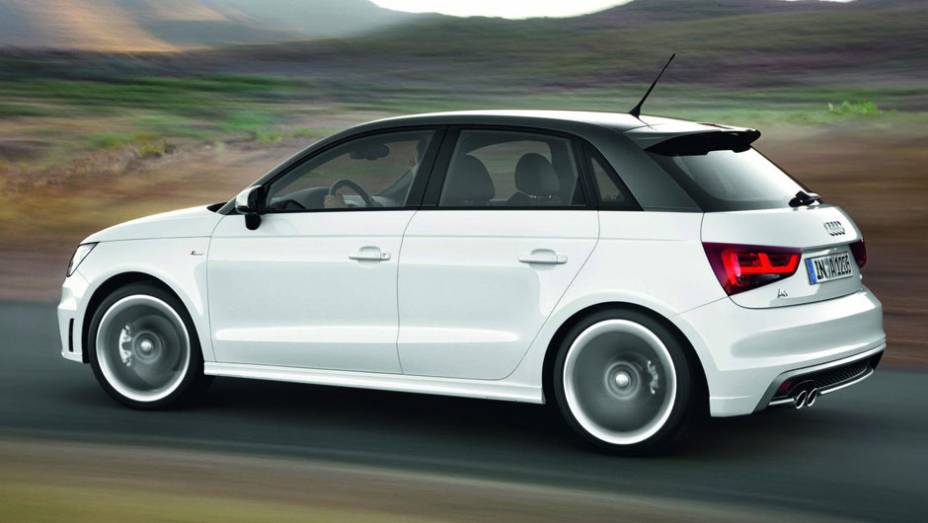Branco est&aacute; na moda. Que tal comprar um A1 nesta cor? | <a href="https://preprod.quatrorodas.abril.com.br/carros/lancamentos/audi-a1-sportback-646768.shtml" rel="migration">Leia mais</a>