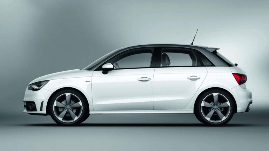 Com a nova vers&atilde;o, o A1 pode superar o arquirrival MINI Cooper | <a href="https://preprod.quatrorodas.abril.com.br/carros/lancamentos/audi-a1-sportback-646768.shtml" rel="migration">Leia mais</a>