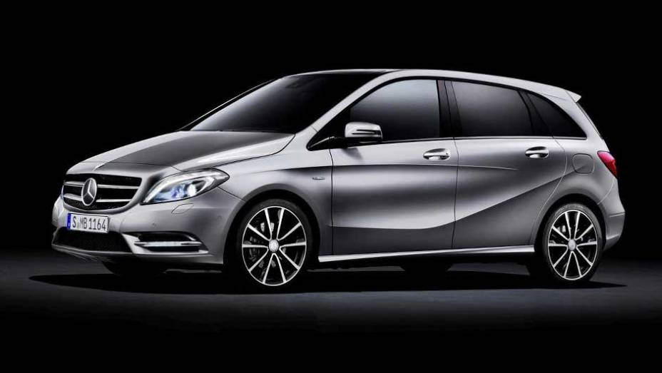 Os vincos na lateral deram um toque de modernidade ao carro. <a href="https://preprod.quatrorodas.abril.com.br/carros/lancamentos/mercedes-benz-classe-b-637678.shtml" rel="migration">Leia mais</a>