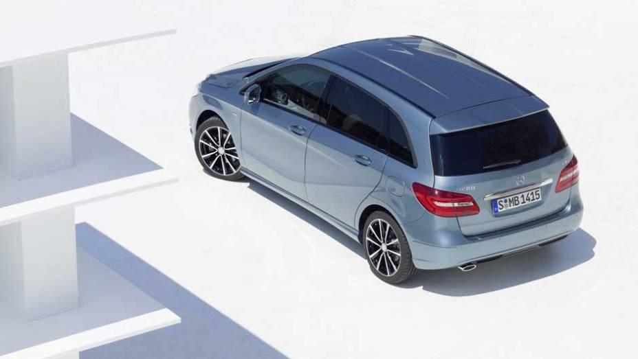 O modelo ter&aacute; quatro op&ccedil;&otilde;es de motoriza&ccedil;&atilde;o e sistema start-stop. <a href="https://preprod.quatrorodas.abril.com.br/carros/lancamentos/mercedes-benz-classe-b-637678.shtml" rel="migration">Leia mais</a>