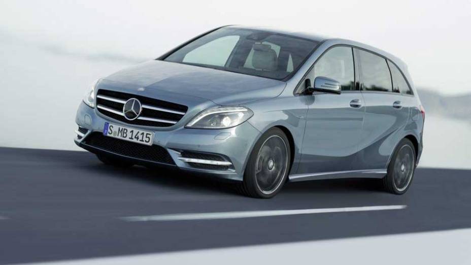 Com tantos itens de s&eacute;rie, o Classe B faz jus ao nome Mercedes-Benz. <a href="https://preprod.quatrorodas.abril.com.br/carros/lancamentos/mercedes-benz-classe-b-637678.shtml" rel="migration">Leia mais</a>