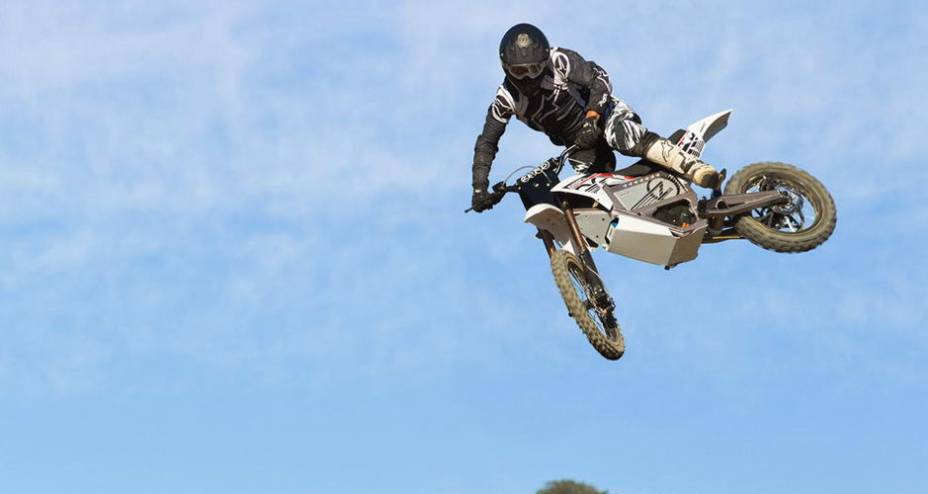 S&atilde;o cinco vers&otilde;es, todas equipadas com freio regenerativo, que se utiliza da energia gerada nas frenagens para recarregar as baterias | <a href="https://preprod.quatrorodas.abril.com.br/moto/noticias/zero-versao-2012-675928.shtml" rel="migration">Leia mais</a>