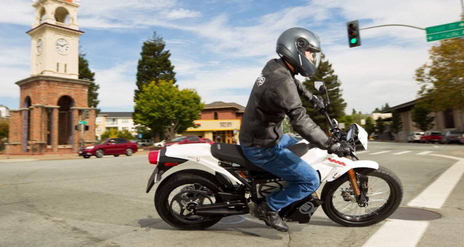A vers&atilde;o urbana S Zero atinge uma autonomia de mais de 180 km | <a href="https://preprod.quatrorodas.abril.com.br/moto/noticias/zero-versao-2012-675928.shtml" rel="migration">Leia mais</a>