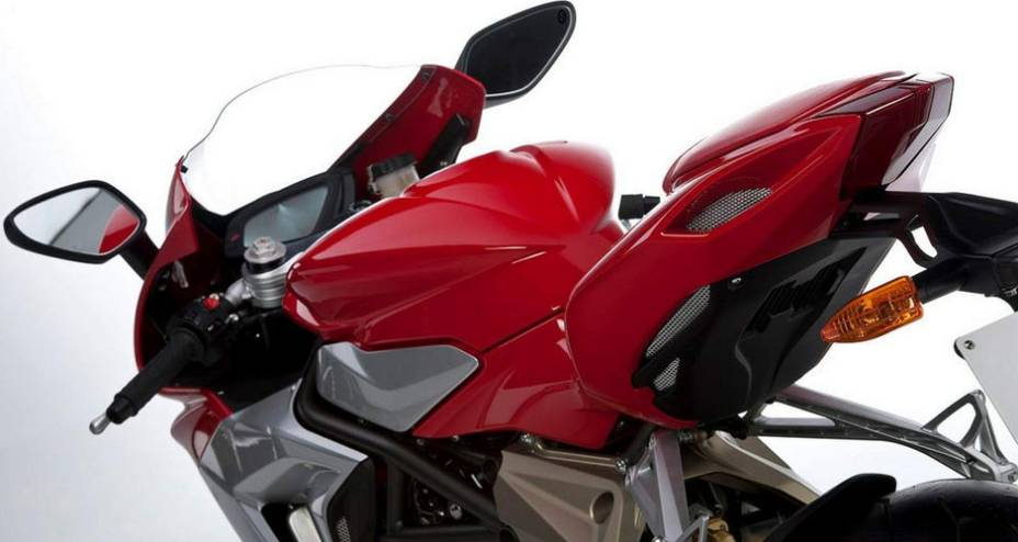 O design italiano n&atilde;o nega a origem italiana da F3 | <a href="https://preprod.quatrorodas.abril.com.br/moto/noticias/mv-agusta-comeca-produzir-f3-676377.shtml" rel="migration">Leia mais</a>
