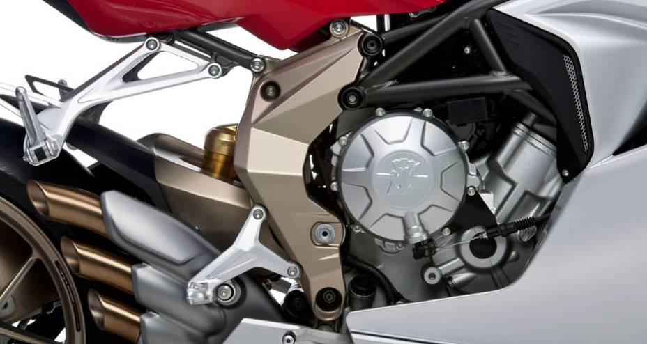 O motor de 675 cc tem três cilindros | <a href="https://preprod.quatrorodas.abril.com.br/moto/noticias/mv-agusta-comeca-produzir-f3-676377.shtml" rel="migration">Leia mais</a>