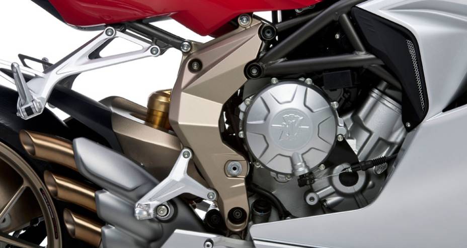 O motor de 675 cc tem tr&ecirc;s cilindros | <a href="https://preprod.quatrorodas.abril.com.br/moto/noticias/mv-agusta-comeca-produzir-f3-676377.shtml" rel="migration">Leia mais</a>