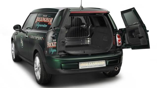 Porta-malas tem dupla abertura | <a href="https://preprod.quatrorodas.abril.com.br/saloes/genebra/2012/mini-clubvan-678510.shtml" rel="migration">Leia mais</a> Porta-malas tem dupla abertura | <a href="https://preprod.quatrorodas.abril.com.br/saloes/genebra/2012/mini-clubvan-678510.shtml" rel="migration">Leia mais</a>