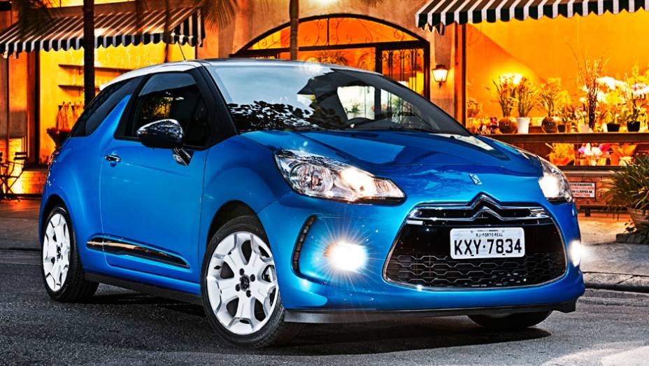 Descolado, o DS3 inaugura a linhagem de veículos premium DS no Brasil | <a href="https://preprod.quatrorodas.abril.com.br/carros/lancamentos/citroen-ds3-685732.shtml" rel="migration">Leia mais</a>