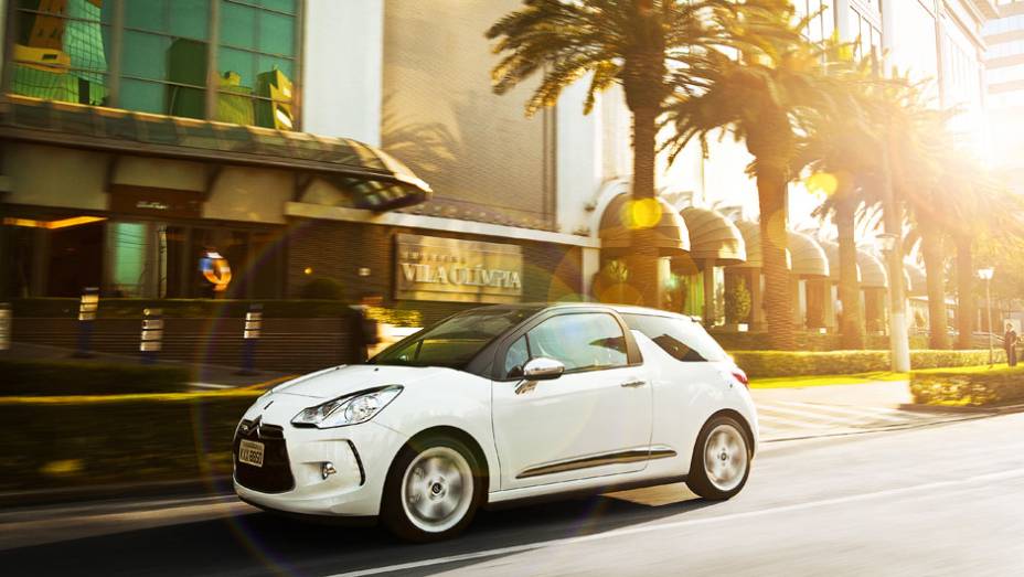 A carroceria de duas e a oferta de câmbio manual entregam a vocação esportiva do DS3 | <a href="https://preprod.quatrorodas.abril.com.br/carros/lancamentos/citroen-ds3-685732.shtml" rel="migration">Leia mais</a>