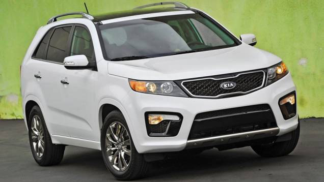 Modelo foi submetido a um facelift | <a href="https://preprod.quatrorodas.abril.com.br/noticias/kia-revela-primeira-imagem-novo-sorento-318050_p.shtml" rel="migration">Leia mais</a> Modelo foi submetido a um facelift | <a href="https://preprod.quatrorodas.abril.com.br/noticias/kia-revela-primeira-imagem-novo-sorento-318050_p.shtml" rel="migration">Leia mais</a>