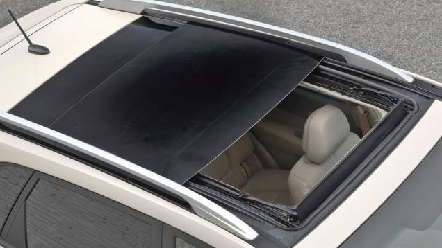 Teto solar é um dos itens de série do modelo | <a href="https://preprod.quatrorodas.abril.com.br/noticias/kia-revela-primeira-imagem-novo-sorento-318050_p.shtml" rel="migration">Leia mais</a> Teto solar é um dos itens de série do modelo | <a href="https://preprod.quatrorodas.abril.com.br/noticias/kia-revela-primeira-imagem-novo-sorento-318050_p.shtml" rel="migration">Leia mais</a>