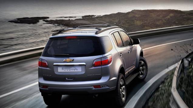SUV foi projetada por designers brasileiros | <a href="https://preprod.quatrorodas.abril.com.br/salao-do-automovel/2012/carros/s10-grand-blazer-704027.shtml" rel="migration">Leia mais</a> SUV foi projetada por designers brasileiros | <a href="https://preprod.quatrorodas.abril.com.br/salao-do-automovel/2012/carros/s10-grand-blazer-704027.shtml" rel="migration">Leia mais</a>