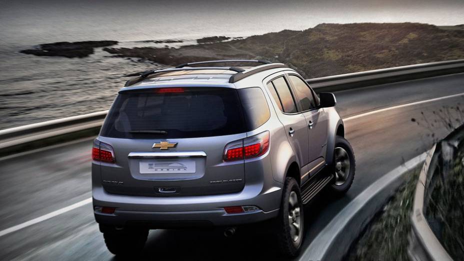 SUV foi projetada por designers brasileiros | <a href="https://preprod.quatrorodas.abril.com.br/salao-do-automovel/2012/carros/s10-grand-blazer-704027.shtml" rel="migration">Leia mais</a>