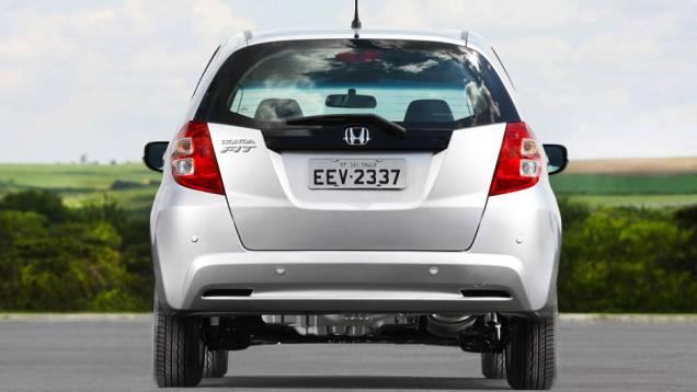 Modelo enxugou versões; Saíram a DX automática e a LXL | <a href="https://preprod.quatrorodas.abril.com.br/carros/lancamentos/honda-fit-2013-680204.shtml" rel="migration">Leia mais</a> Modelo enxugou versões; Saíram a DX automática e a LXL | <a href="https://preprod.quatrorodas.abril.com.br/carros/lancamentos/honda-fit-2013-680204.shtml" rel="migration">Leia mais</a>