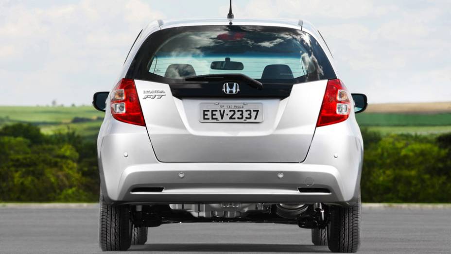 Modelo enxugou vers&otilde;es; Sa&iacute;ram a DX autom&aacute;tica e a LXL | <a href="https://preprod.quatrorodas.abril.com.br/carros/lancamentos/honda-fit-2013-680204.shtml" rel="migration">Leia mais</a>